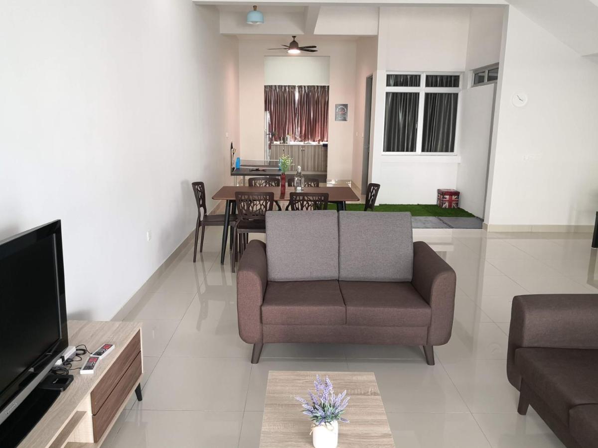 Sparkling Clean Homestay @ Kota Kemuning - Rimbayu Teluk Panglima Garang 외부 사진