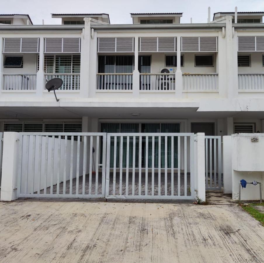 Sparkling Clean Homestay @ Kota Kemuning - Rimbayu Teluk Panglima Garang 외부 사진